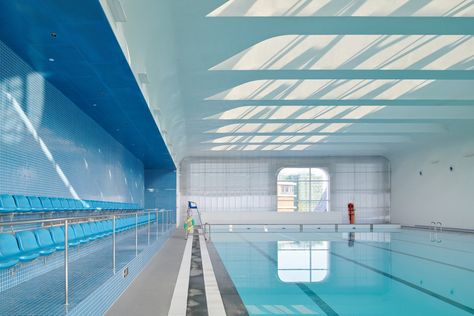 Gallery of Sports Architecture: 13 Swimming Pool Designs in Contemporary Recreational Facilities - 14 Zhou Qi, Translucent Wall, Sports Architecture, Theatre Building, Outdoor Learning Spaces, Open Architecture, Campus Design, High Building, White Building