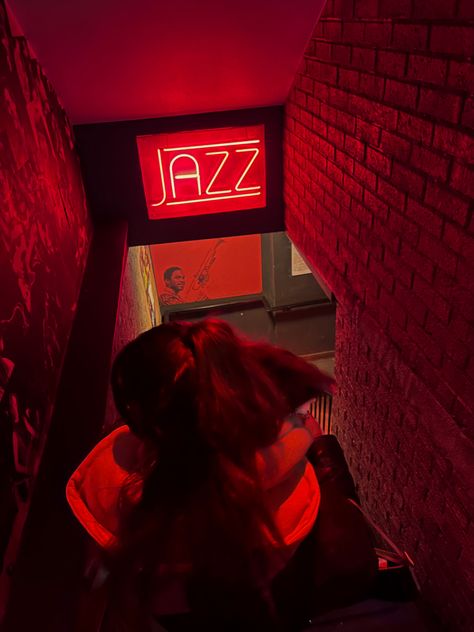 #jazz #night #nightlife #edinburgh #london #aesthetic #instagram London At Night Aesthetic, London City Night, London Night Out, December Vibes, Souls Intertwined, Sunny Funny, Jazz Aesthetic, Summer In London, Jazz Night