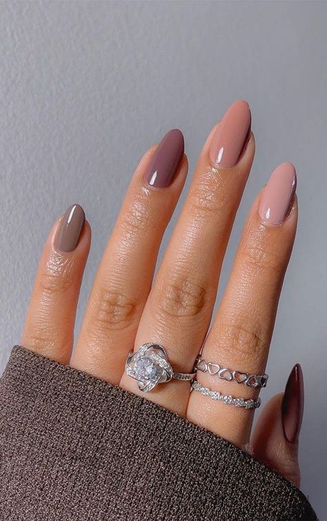 Nails Tiktok, Mauve Nails, Kutek Disney, Brown Nails Design, Fall Gel Nails, Nails 2021, Autumn 2022, Neutral Nails, Dipped Nails