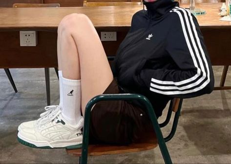 Outfit Adidas, Adidas Outfit, Sporty Outfits, 가을 패션, Aesthetic Outfit, Casual Style Outfits, Fashion Aesthetic, Sporty Style, Cute Casual Outfits