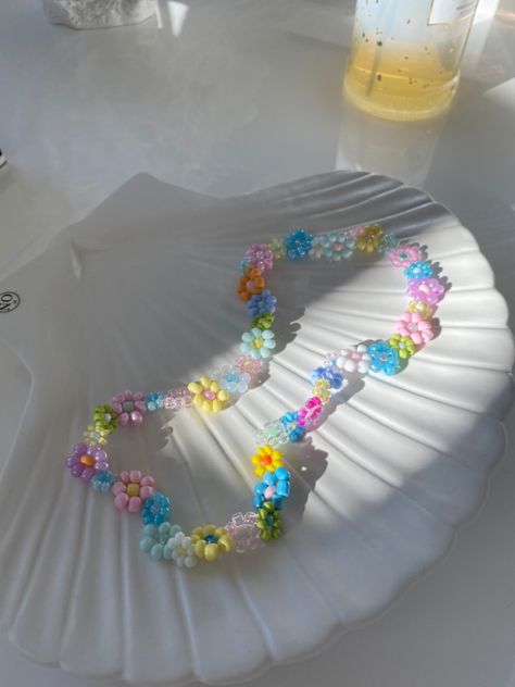 Friendship Bracelets Beads Aesthetic, Beads Aesthetic, Beads Inspiration, Diy Aesthetic, Indie Jewelry, Diy Jewelry Unique, Bracelet Craft Diy, Beading Jewelery, Beaded Jewlery