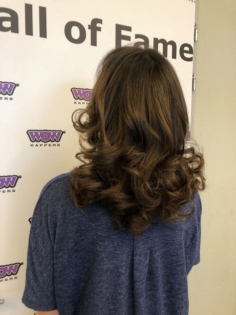 Middle Length Hairstyles Wedding, Hair Ideas For Prom Mid Length, Prom Hairstyles Middle Length Hair, Shoulder Length Big Curls, Short Big Curls Hairstyles, Formal Hair Mid Length, Medium Length Big Curls, Big Bouncy Curls Short Hair, Curls On Shoulder Length Hair