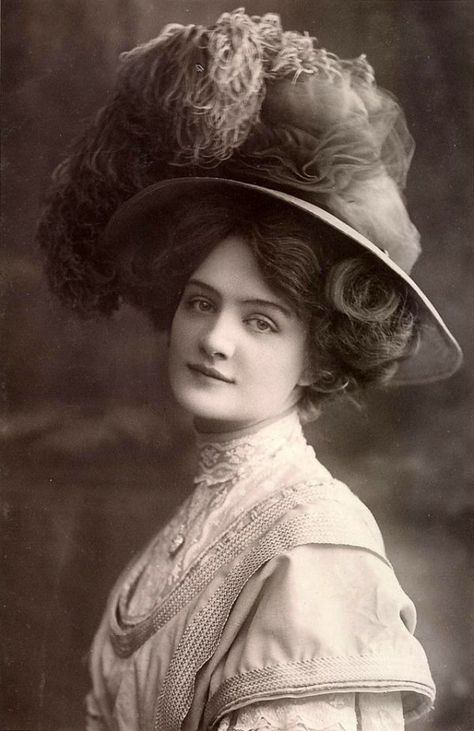 Hairstyles and Hats of the Edwardian Era, 1900-1915 – GBACG Finery Women Hat Outfit, Hairstyles 1900, Edwardian Hats, Edwardian Era Fashion, Lily Elsie, Edwardian Hair, Edwardian Hat, Edwardian Hairstyles, Historical Hats