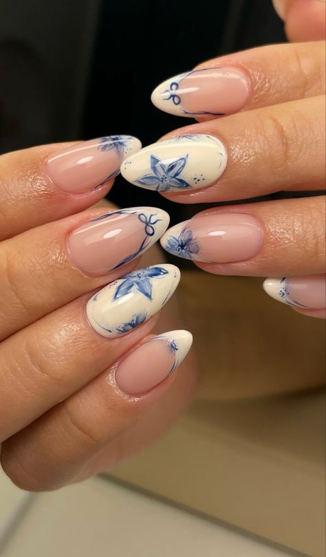 Beach Flower Nail Designs, Cute Nail Designs With Flowers, Florida Nails Simple, Oval Nails Flowers, Cutsey Nail Designs, Prettiest Nail Designs, Nail Inspos On Short Nails Almond, Nails For Tulum, Short Almond Nails Simple Designs