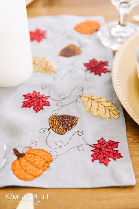 Fall Machine Embroidery Designs, Cool Grey Color, Thanks Giving Day, Pumpkin Table Runner, Pumpkin Display, Sewing Machine Projects, Fall Table Runners, Handmade Table Runner, Embroidered Napkins