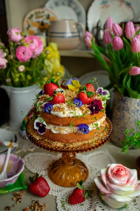 Video: Cozy Spring Baking Maple Walnut Cake and Natural DIY Spring Cleaning Recipes Maple Walnut Cake, Tea Party Picnic, Spring Summer Aesthetic, Cream Cheese Frosting Easy, Thanksgiving Vegetables, Hobbit Party, Spring Tea Party, Tea Party Cake, Spring Baking