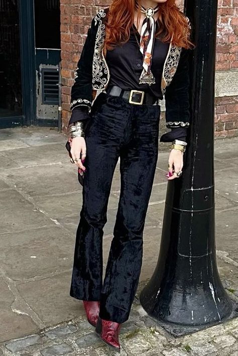 1960s Alternative Fashion, Dark Retro Outfit, 1970s Witch Aesthetic, Florence Welch Fashion, 70s Gothic Fashion, 70s Blouse Outfit, 1980s Rock Fashion Women, New Age Fashion, 70s Metal Fashion