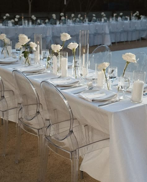 Simple Modern Wedding Aisle, Classic Modern Wedding Reception, Sweetheart Table Florals Simple, White Chairs And Tables Wedding, Modern Wedding Candles, Simple All White Wedding Decor, Elegant Arch Wedding, White Roses Hanging From Ceiling Wedding, White Minimal Wedding Decor