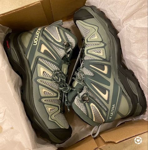 Salomon Winter Shoes, Solomon Hiking Shoes, Salomon Hiking Shoes, Solomon Hiking Boots, Hiking Shoes Aesthetic, Trekking Shoes Women, Green Hiking Boots, Cute Hiking Shoes, Trendy Hiking Boots