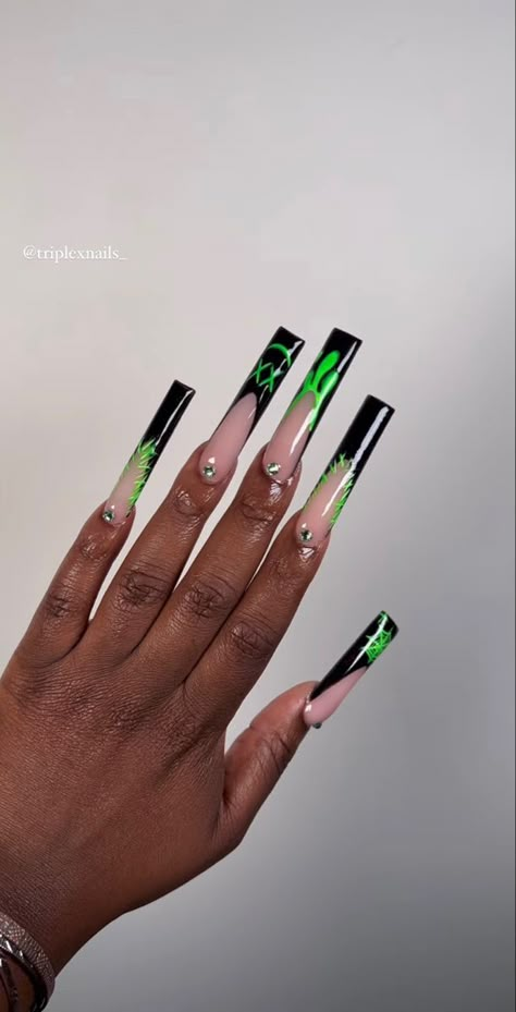 Green Acrylic Nails Black Women, Black And Green Nails Acrylic, Green Long Acrylic Nails, Green And Black Nails Acrylic, Green And Black Acrylic Nails, Black And Green Nails Designs, Green Baddie Nails, New Year Nails Design 2022, Baddies Nails