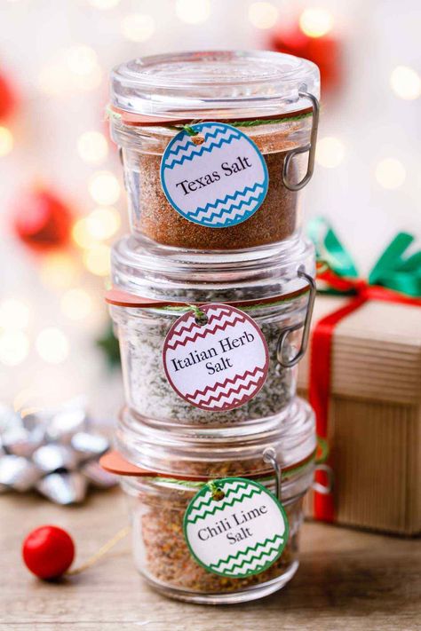 How to Make Seasoned Salt - Chili Lime, Italian Herb and Texas Salt - Miss Wish Infused Salt Recipes, Flavored Salts Recipes, Christmas Gifts In A Jar, Flavored Sugars, Infused Salt, Pear Vodka, Chili Lime Seasoning, Salty Food, Salt Recipes