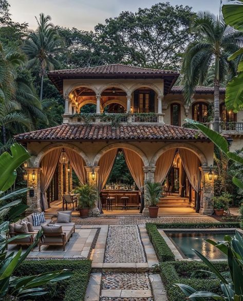 House Exterior And Interior, Mediterranean House Designs, Hacienda Style Homes, Video Reels, Mediterranean Architecture, Tropical Architecture, Spanish Style Home, Spanish Style Homes, Fantasy House