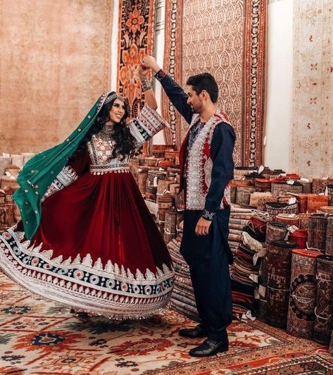 Couples Attire, Afghan Wedding Dress, Dp Couple, Afghanistan Culture, Hear Style, Afghani Dress, Afghani Dresses, Afghan Culture, Embroidery Scarf