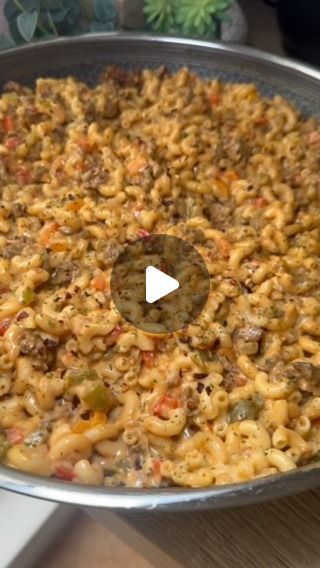 Hollie Wood | Quick and easy family friendly recipes. on Instagram: "One pot Cheesy taco Mac n cheese 
.
⬇️ Recipe below ⬇️ 
.
Press save for future dinner inspiration 📌 follow @dinner_at_hols for more recipes like this. 
.
AD| Mac and cheese always goes down well with my lot especially as the nights start getting colder and you’re craving that bowl of comfort! It is also such a great dinner for when you’ve had a busy day and don’t have much time to get dinner on the table. All cooked in my @hexclad_europe pans making clean up so much easier as I can just pop them straight in the dishwasher 🙌 
Recipe serves 4 
.
Ingredients.
.
1. 500g beef mince 
2. 2-3 tbs taco seasoning 
3. 1 onion, diced 
4. 3 peppers, diced 
5. 4tsp garlic puree - or 4 cloves 
6. 300g pasta, uncooked weight
7. 800ml- Taco Mac N Cheese, Taco Mac, Taco Mac And Cheese, Dried Pasta, Garlic Puree, Family Friendly Recipes, Dinner Inspiration, Mac N Cheese Recipe, The Nights