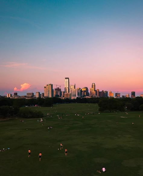 Texas Chic, Keep Austin Weird, Living In Texas, Visit Austin, Life After College, Ut Austin, Austin City Limits, After College, Year 5