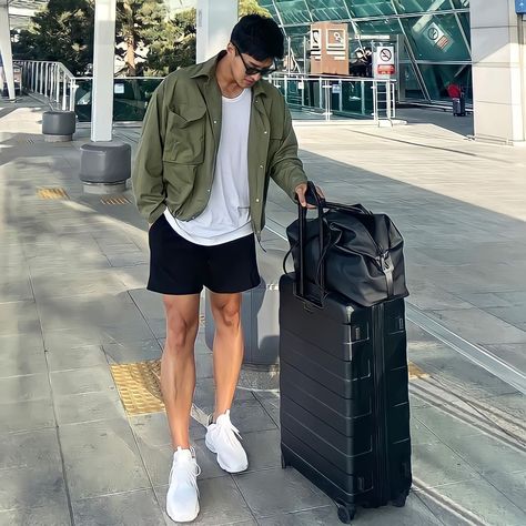 Guys Travel Outfit, Singapore Outfit Ideas For Men, Traveling Outfits Men, Malaysia Outfit Men, Singapore Men Outfit, Men Travel Outfit Summer, Airport Aesthetic Outfit Men, Travel Outfit Men Summer, Singapore Outfit Ideas Men