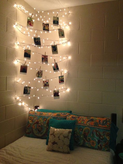 66 Inspiring ideas for Christmas lights in the bedroom #house #lights #diy Uni Bedroom, Christmas Lights In Bedroom, Uni Room, Deco Studio, Decor Ikea, Christmas Bedroom, Fairy String Lights, Decor Minimalist, Bedroom Lighting