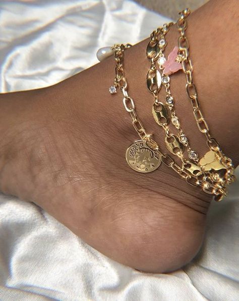 #follow #jewelry #gold #anklets #blogging #blog #blogger Jóias Body Chains, Xoxo Jewelry, Dope Jewelry Accessories, Ankle Jewelry, Jewelry Accessories Ideas, Dope Jewelry, Girly Accessories, Jewelry Fashion Trends, Stacked Jewelry