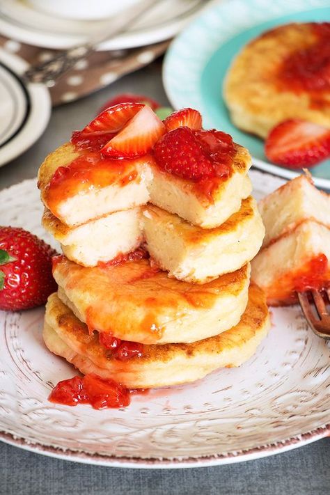 Syrniki Recipe, Cottage Cheese Pancakes Recipe, Sweet Cheese, Russian Dishes, Russian Desserts, Cottage Cheese Pancakes, Cheese Pancakes, Cottage Cheese Recipes, Ukrainian Recipes