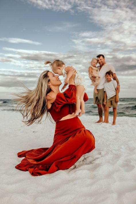 Family — Brianna Merritt Photography Brianna Merritt Photography, Beach Christmas Photos, Family Photo Clothing, Photo Clothing Ideas, Family Beach Pictures Outfits, Summer Family Portraits, Beach Picture Outfits, Portrait Outfits, Family Pictures Ideas