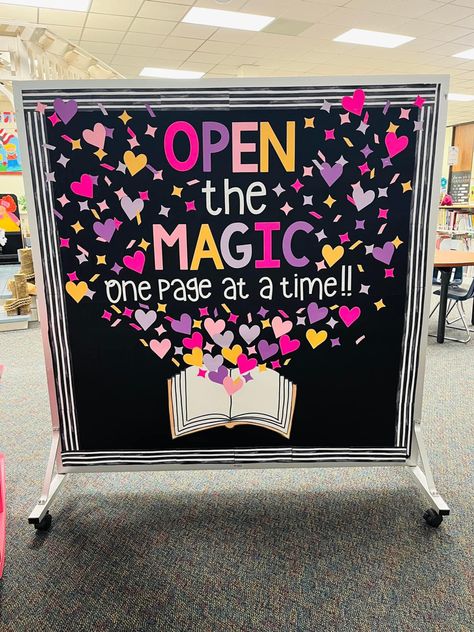 School Library Bulletin Board Ideas, Library Bulletin Board Ideas, Back To School Library, School Library Book Displays, Book Bulletin Board, School Library Bulletin Boards, School Library Decor, Reading Display, School Library Displays