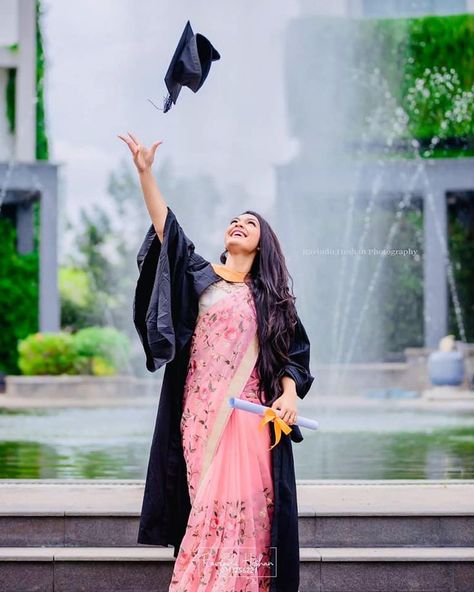 Graduation Saree Ideas, Convocation Saree Ideas, Convocation Dress Graduation, Convocation Saree, Convocation Outfit Graduation, Graduation Saree, Convocation Dress, Convocation Photography, Convocation Outfit