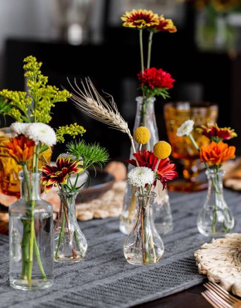 Fall Flower Centerpieces, Bud Vases Wedding, Fall Floral Centerpieces, Bud Vase Centerpiece, Flower Table Decorations, Rehearsal Dinner Decorations, Thanksgiving Floral, Table Centerpieces Diy, Thanksgiving Flowers