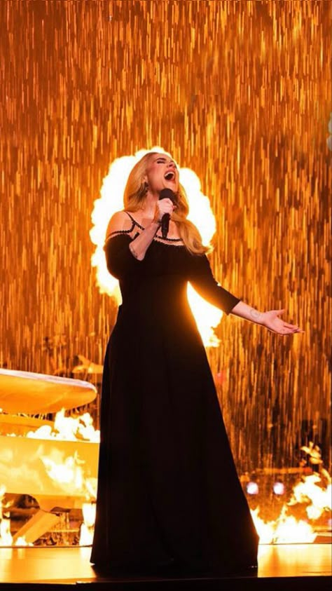 Skyfall Aesthetic Adele, Adele Concert Aesthetic, Singers Aesthetic Wallpaper, Adele Wallpaper Aesthetic, Adele Singing, Adele Performing, Adele Poster, Concert Weekend, Adele Skyfall