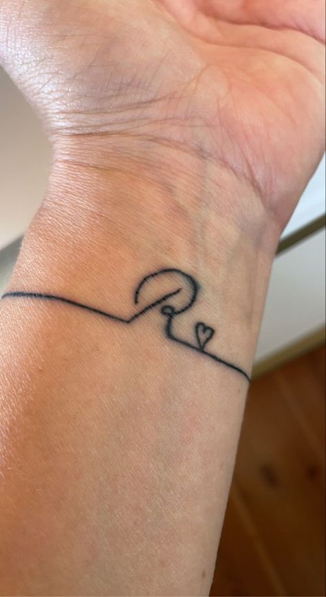 Rr Tattoo Letter Design, R Mehndi Design, Tattoo Snapchat Story, R Letter Tattoo Design, Rr Tattoo, R Tattoo Letter, Husband Name Tattoos, Letter R Tattoo, Abstract Tattoos