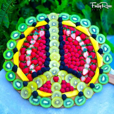 Peace sign made out of fruit Peace Sign Party, Peace Sign Birthday, Raw Kristina, 5 Is A Vibe, Two Groovy Party, Hippy Party, 2 Groovy, Five Is A Vibe, Two Groovy Birthday