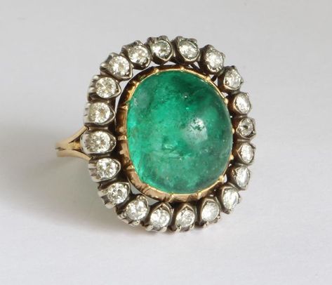 Drooooooool! Beautiful green emerald cabochon yellow gold ring surrounded by diamonds - Catawiki Emerald Cabochon, Gold Jewelry Gift, Emerald Rings, Gold Rings Jewelry, Jewelry Diamonds, Jewelry Auction, Day Fashion, Emerald Jewelry, Green Emerald