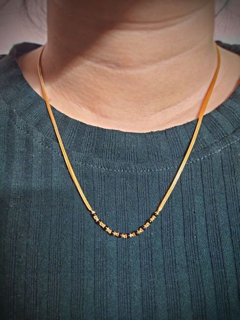 New Style Mangalsutra Design, Karugamani Chain Designs, Maglsutr Design Gold New, Gold Chain Mangalsutra Designs, New Short Mangalsutra Designs Gold, Karimani Chain Designs, Delicate Mangalsutra Designs, Daily Wear Gold Chains For Women, Mangalsutra Chain Designs Gold