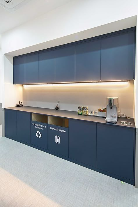 Office Kitchenette, Office Cafeteria, Office Canteen, Small Office Design Interior, Office Break Room, Dental Office Design Interiors, Small Office Design, Office Pantry, Office Interior Design Modern