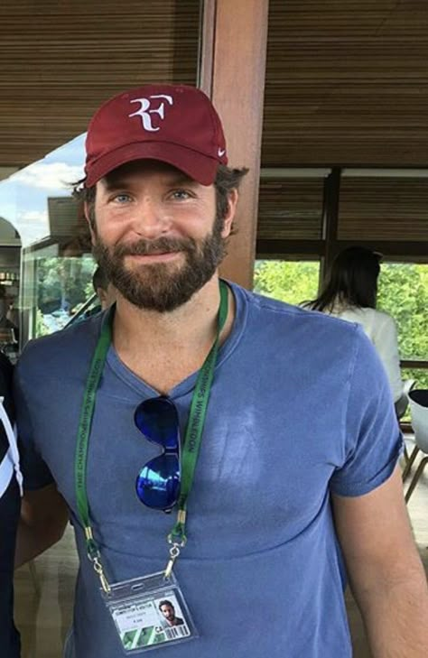 Bradley Cooper Bradley Cooper Beard, Bradley Cooper Boyfriend Material, Bradley Cooper A Star Is Born, Bradley Cooper Selfie, Bradley Cooper Aesthetic, Bradley Cooper Shirtless, Bradley Cooper Hot, Bradley Cooper Hair, Brad Cooper