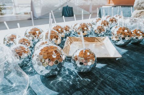 disco ball sippers- A wedding venue with a view for this Yosemite wedding that combined black-tie and boho wedding styles with creative details like wooden invitations, disco ball tumblers, dessert table goodies, velvet linens and neon wedding signs. Disco Drinks, Wedding Stills, Wedding Favors And Gifts, Wedding Favor Ideas, Yosemite Wedding, Boho Style Wedding, Chalkboard Wedding, Geometric Wedding, Urban Wedding