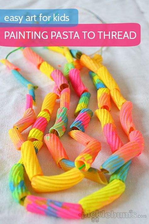 Painting pasta to thread - this was so much fun and the cool fluro pasta made great necklaces! Easy Art For Kids, Diy Projektit, Kids Painting, Mothers Day Crafts For Kids, Daycare Crafts, Easy Art, Toddler Art, Childrens Crafts, Mothers Day Crafts