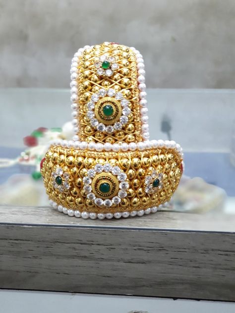 Rajputi Punchi Design Gold, Hasli Designs, Aari Bangles, Bangles Ideas, Rajput Jewellery, Beautiful Wedding Jewelry, Jewelry Book, Rajasthani Dress, Bridal Anklet