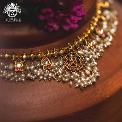 NS Jewells on Instagram: "An old antique Guttapusalu : the pearl embellished traditional gold necklace, a classic heritage jewellery hailing from Andhra Pradesh.  We got lucky to find a vintage one, in such pristine condition!  With all these Basra pearls and Burmese old rubies! Truly a beautiful treasure!   Find such stunning traditional pieces at NS Jewells, Lavelle Road, Bengaluru.  . 📷 : @romaganeshphotography  . . . . . .  [ jewellery, handmade jewellery, gold, silver, diamonds,emerald, bridal jewellery, wedding jewellery, engagement rings, pearls, necklace, earrings , authentic antiques, gold plated, real gold jewellery]  . . . . . .  #everydayjewelry #simplejewelry#handcraftedjewellery #custommadejewellery #jewellery  #goldjewellery #gold #traditionaljewellery #diamonds #emerald #g Moti And Gold Necklace, Old Jewellery Designs, Old Fashioned Jewellery, Antique Guttapusalu, Old Indian Jewellery, Ruby Jewelry Necklaces Gold, Gold Pearl Jewelry Necklace, Traditional Jewelry Antique, Basra Pearls