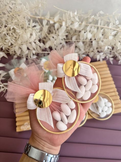 Chocolate Covered Almond Candy, Wedding Candy Almond, Engagement Gift Candy Almond Candy Wedding Favors, Engagement Gift Ideas For Guests, Almond Candy, Candy Wedding, Chocolate Covered Almonds, Candy Wedding Favors, Chocolate Favors, Classic Candy, Baby Shower Presents