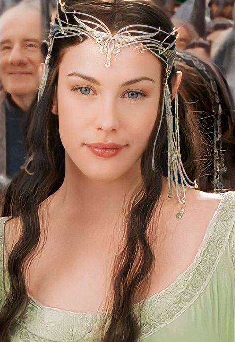 Arwen Lotr, Arwen Costume, Lord Of The Rings Arwen, Arwen Undomiel, Aragorn And Arwen, Lotr Wedding, Elven Queen, Lotr Elves, Elf Costume