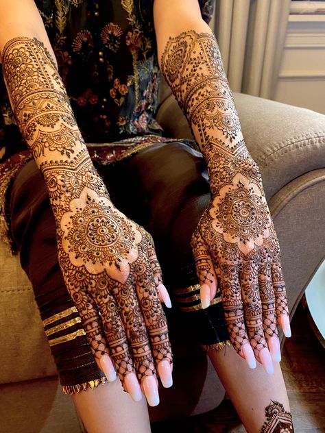 Wedding Henna Designs, Indian Henna Designs, Wedding Outfit Ideas, Henna Designs Back, Fashion Outfits Summer, Pretty Henna, Tato Henna, Mehndi Designs Bridal Hands, Bridal Henna Designs