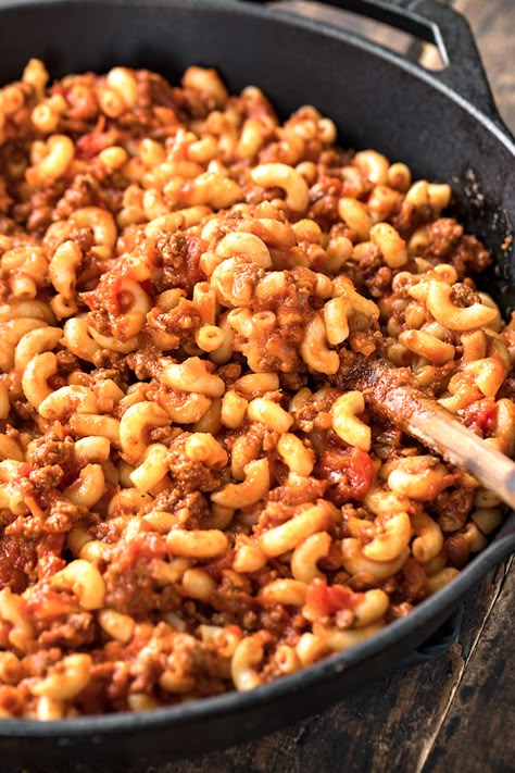 Beef A Roni, Macaroni And Beef, Beefaroni Recipe, Nice Recipes, Tasty Pasta, Skillet Meals, Goulash, Rigatoni, Beef Dishes