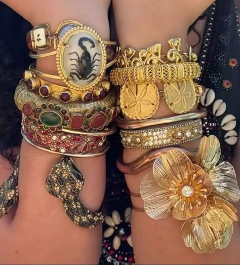 Jewellery Maximalist, 00s Mode, Xoxo Jewelry, Dope Jewelry Accessories, Earthy Jewelry, Mia 3, Jewelry Accessories Ideas, Dope Jewelry, Chunky Jewelry