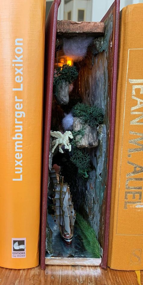 Fantasy Book Nook, Moss Mirror, Fantasy Diy, Magical Library, Bookshelf Art, Creative Books, Led Tea Lights, Something To Make, Clay Paint