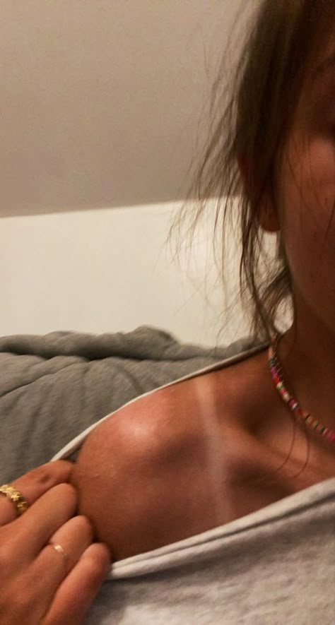 Summer Tan Line Aesthetic, Tan Inspo Summer, Tan Lines Picture, Tanned Girl, Tanning Lines Aesthetic, Tan Line Pictures, Self Tanning Tips, Female Clothes Outfits, Surfer Lifestyle