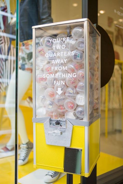 Fun Vending Machine, Interactive Booth Ideas, Pop Up Event Ideas, Exposition Ideas, Interactive Retail, Pop Up Exhibition, Marketing Activations, Activation Ideas, Anna Camp