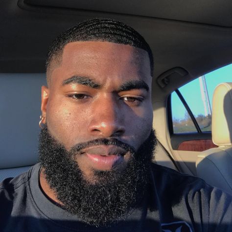 Attractive Black Men, Beard And Mustache Styles, Black Men Beards, Black Men Haircuts, Dark Skin Men, Black Beards, Big Beards, Addicted Series, Pelo Afro