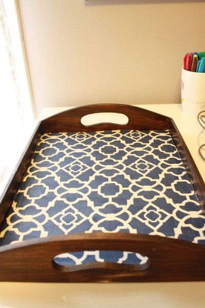 mod podge tray home-decor-ideas Serving Tray Ideas, Wood Serving Tray, Diy Tray, Ottoman Tray, Paper Tray, Tray Ideas, Modge Podge, Tray Diy, Decorative Ideas