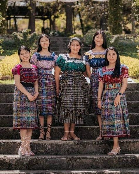 Traditional Guatemalan Dress, Guatemala Traditional Clothing, Guatemalan Fashion, Guatemala Fashion, Peruvian Dress, Guatemalan Clothing, Guatemala Women, American Continent, Unique Faces