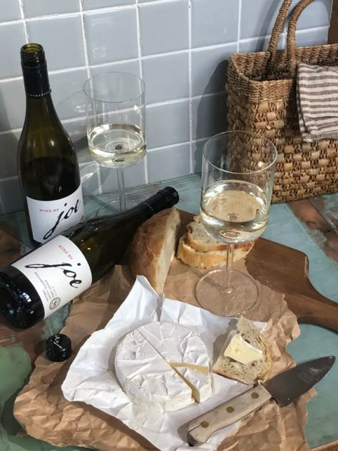 Vintage Wine Aesthetic, Wine And Cheese Aesthetic, Wine Lunch, 2025 Prayer, Leftover Wine, Wine Picnic, Book Outline, Cheese And Wine, Holiday 2024